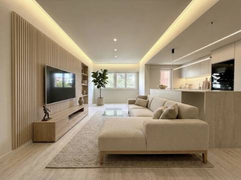 Apartamento T2 remodelado no Monte Estoril