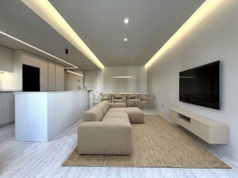 Apartamento T2 remodelado no Monte Estoril