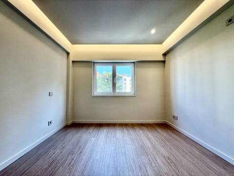Apartamento T2 remodelado no Monte Estoril