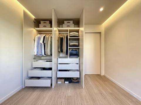 Apartamento T2 remodelado no Monte Estoril