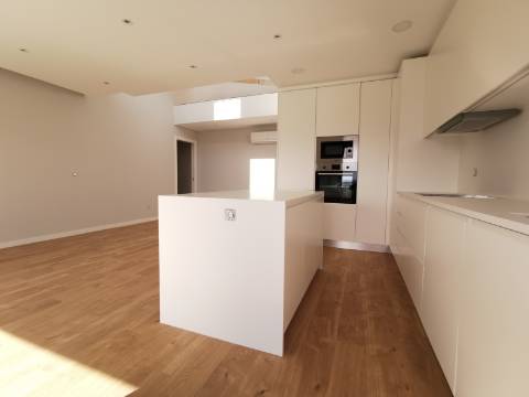 T3 Duplex -Terraço/Sul e Garagem