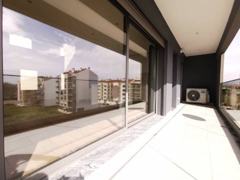 T3 Duplex -Terraço/Sul e Garagem