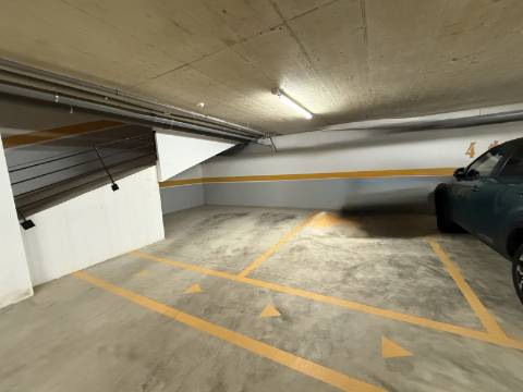 T3 Duplex -Terraço/Sul e Garagem