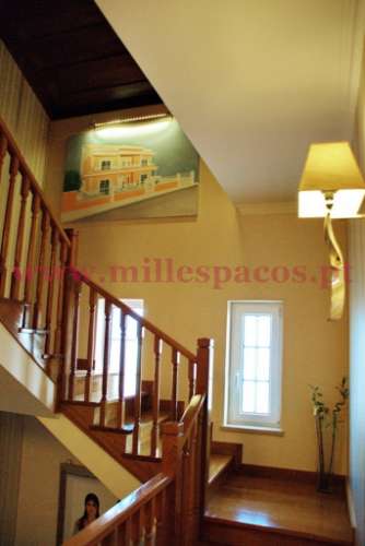 Moradia V6 Isolada com piscina