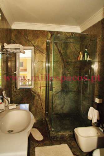 Moradia V6 Isolada com piscina