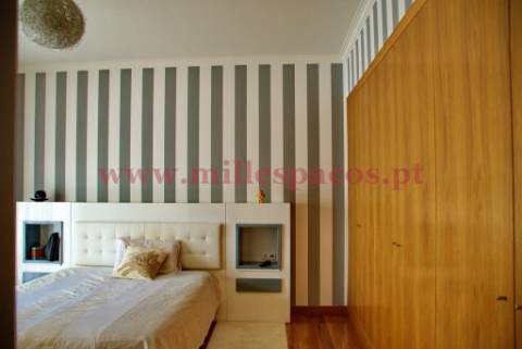 Moradia V6 Isolada com piscina