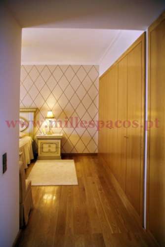 Moradia V6 Isolada com piscina