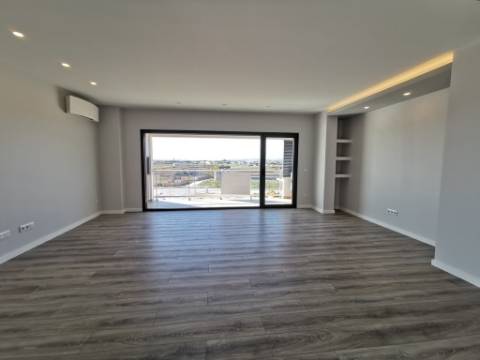 Duplex T3+2 Terraço e Box 2 carros