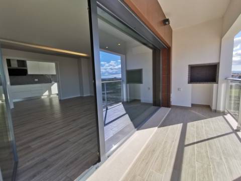 Duplex T3+2 Terraço e Box 2 carros