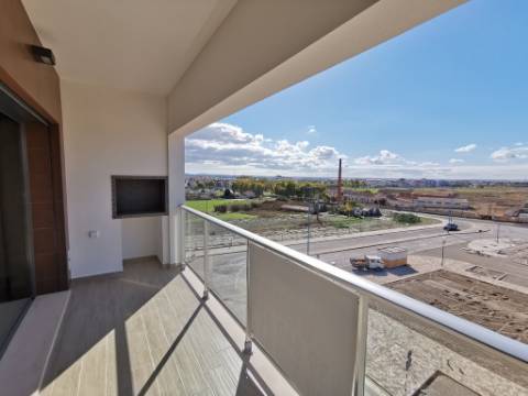 Duplex T3+2 Terraço e Box 2 carros