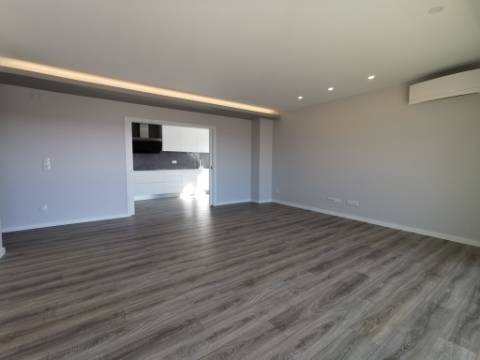 Duplex T3+2 Terraço e Box 2 carros