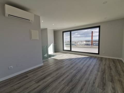 Duplex T3+2 Terraço e Box 2 carros