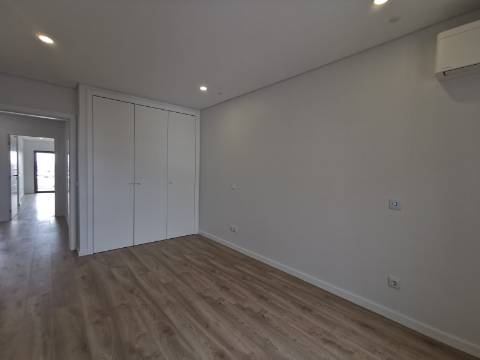 Duplex T4 ( 4 quartos-2 suites, + 2 salas ) com box e terraço