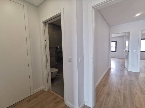 Duplex T4 ( 4 quartos-2 suites, + 2 salas ) com box e terraço