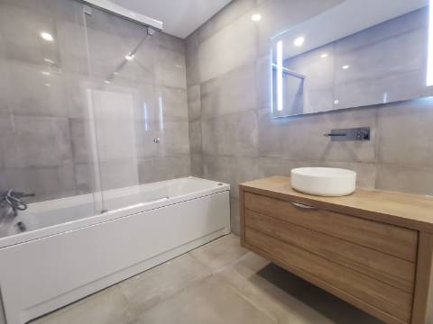 Duplex T4 ( 4 quartos-2 suites, + 2 salas ) com box e terraço