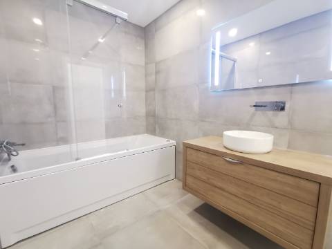 Duplex T4 ( 4 quartos-2 suites, + 2 salas ) com box e terraço