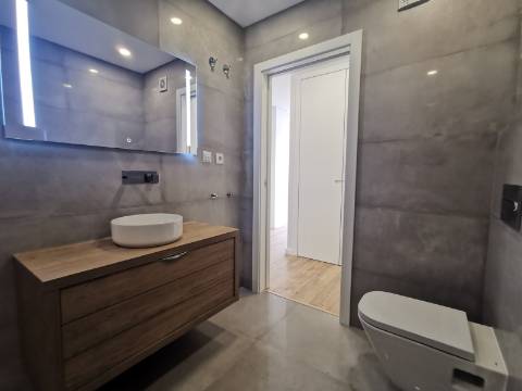 Duplex T4 ( 4 quartos-2 suites, + 2 salas ) com box e terraço