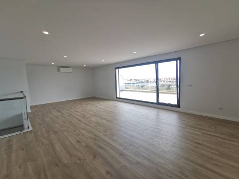 Duplex T4 ( 4 quartos-2 suites, + 2 salas ) com box e terraço