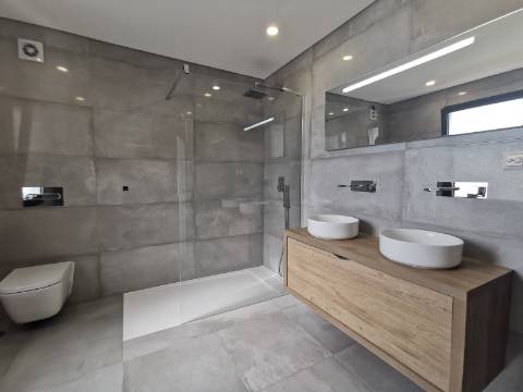 Duplex T4 ( 4 quartos-2 suites, + 2 salas ) com box e terraço