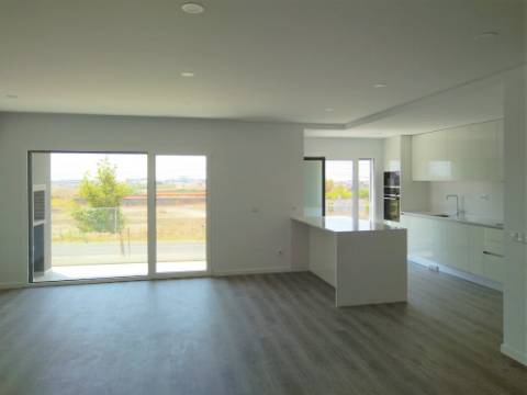 T3+1 Novo c/ Varandas e Box 2 carros