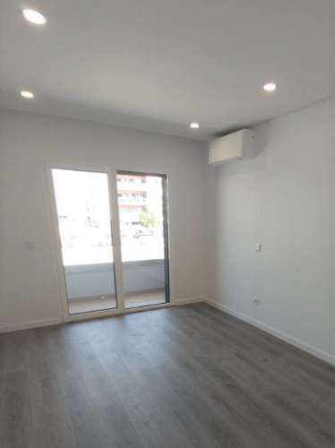 T3+1 Novo c/ Varandas e Box 2 carros