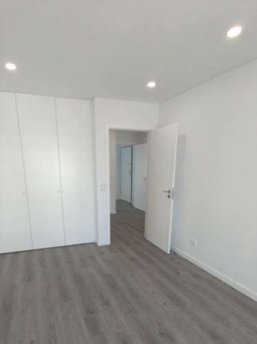 T3+1 Novo c/ Varandas e Box 2 carros