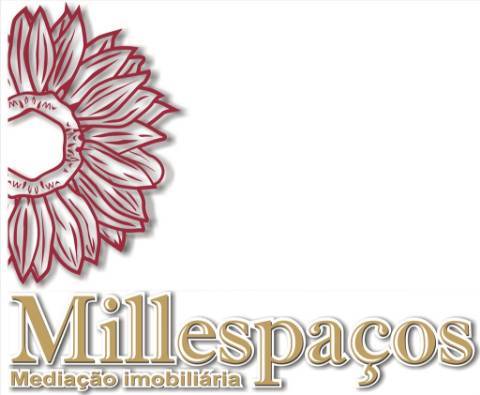 Duplex T4+1 com box 2 carros