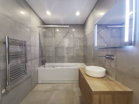 Duplex T4+1 com box 2 carros