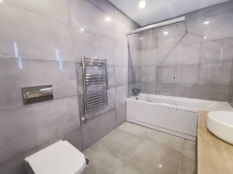 Duplex T4+1 com box 2 carros