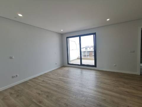 Duplex T4+1 com box 2 carros