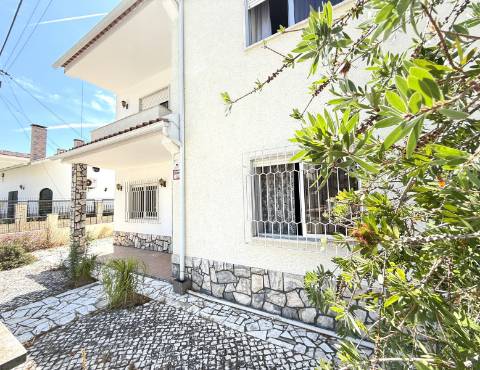 Moradia V6 com Garagem Centro da Cidade