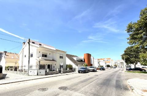 Moradia V6 com Garagem Centro da Cidade