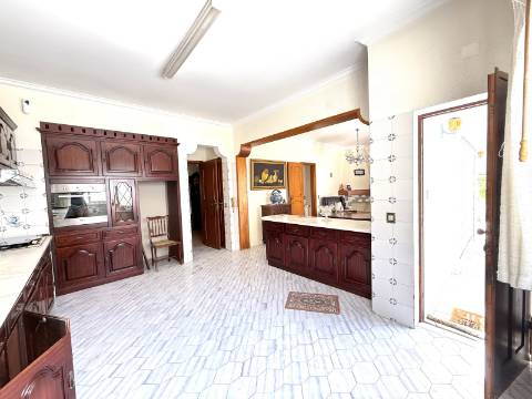 Moradia V6 com Garagem Centro da Cidade