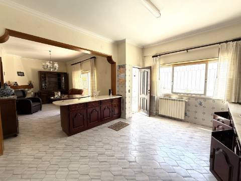 Moradia V6 com Garagem Centro da Cidade