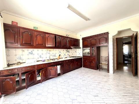 Moradia V6 com Garagem Centro da Cidade