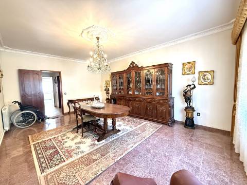 Moradia V6 com Garagem Centro da Cidade