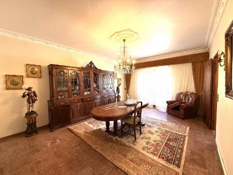 Moradia V6 com Garagem Centro da Cidade