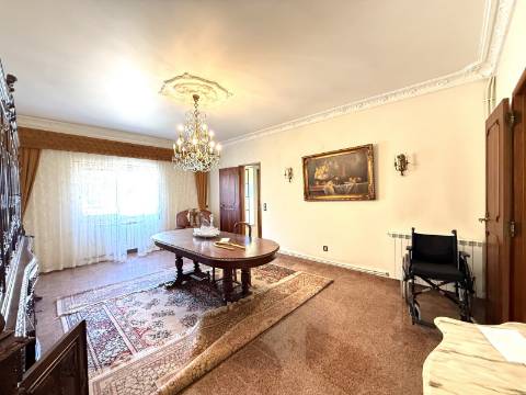 Moradia V6 com Garagem Centro da Cidade