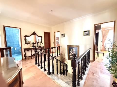 Moradia V6 com Garagem Centro da Cidade