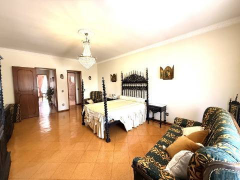 Moradia V6 com Garagem Centro da Cidade