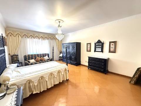 Moradia V6 com Garagem Centro da Cidade