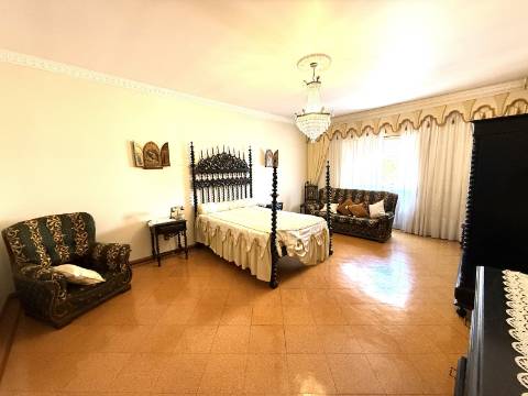 Moradia V6 com Garagem Centro da Cidade