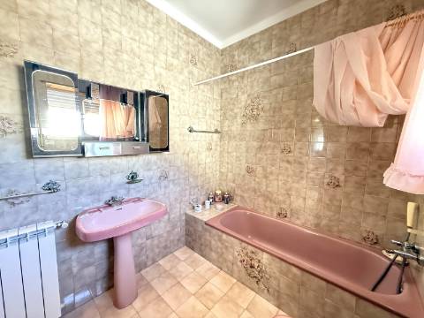 Moradia V6 com Garagem Centro da Cidade