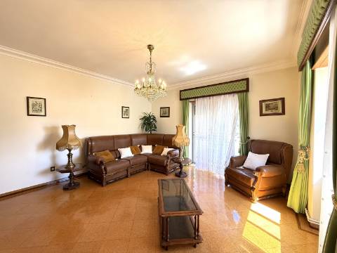 Moradia V6 com Garagem Centro da Cidade