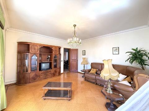 Moradia V6 com Garagem Centro da Cidade