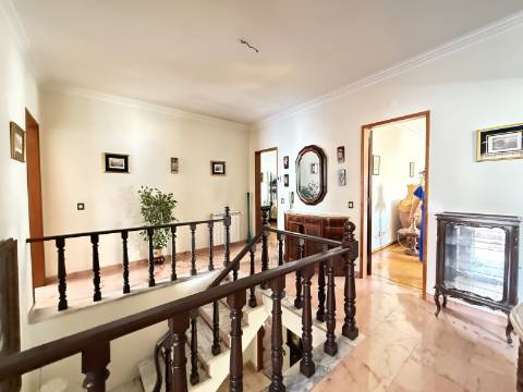 Moradia V6 com Garagem Centro da Cidade