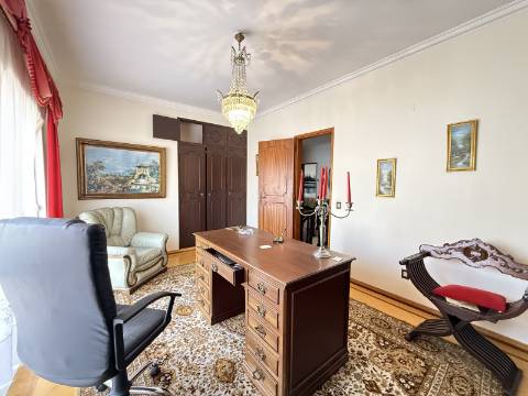 Moradia V6 com Garagem Centro da Cidade