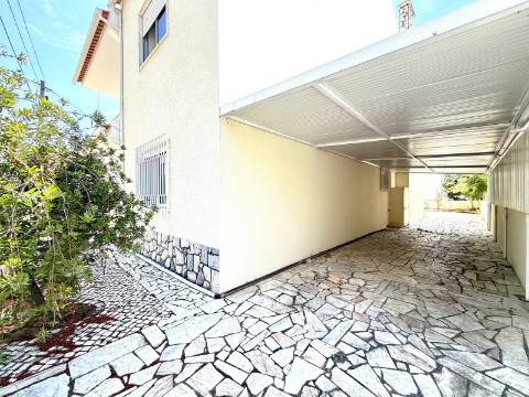 Moradia V6 com Garagem Centro da Cidade