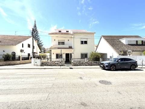 Moradia V6 com Garagem Centro da Cidade