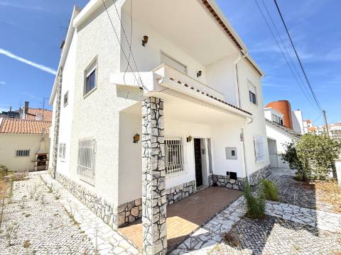 Moradia V6 com Garagem Centro da Cidade